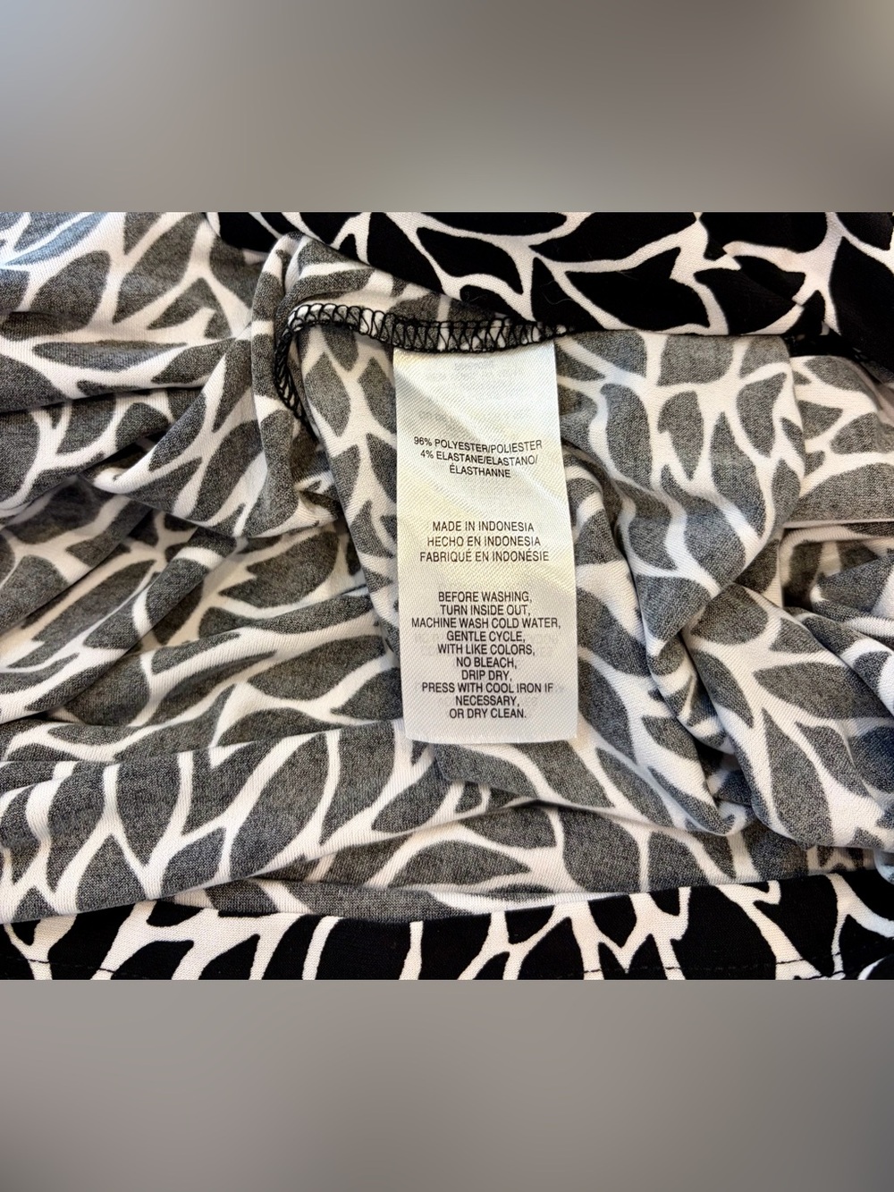 NWT JONES NEW YORK Size Medium Black & White Floral Print Cowl Neck Top - Picture 4 of 4